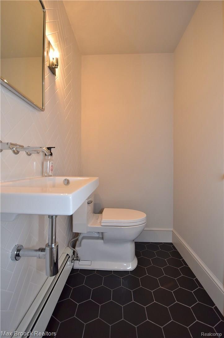 1491 Oxford Road Grosse Pointe, MI 48236 - Photo 36 of 46 powder room 1.JPG