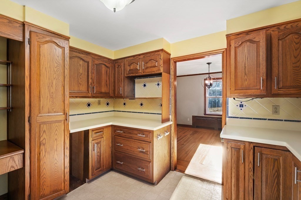 3 Old English Road Worcester, MA 01609 - Photo 12 of 36 a utility room with dryer and washer