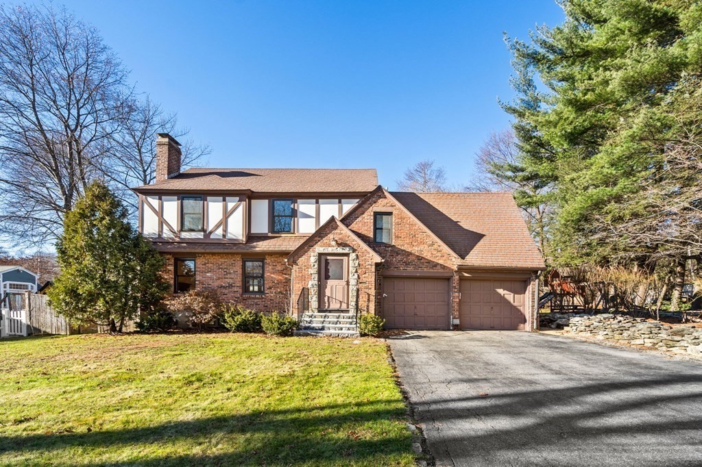 3 Old English Road Worcester, MA 01609 - Photo 3 of 36 a front view of a house with yard