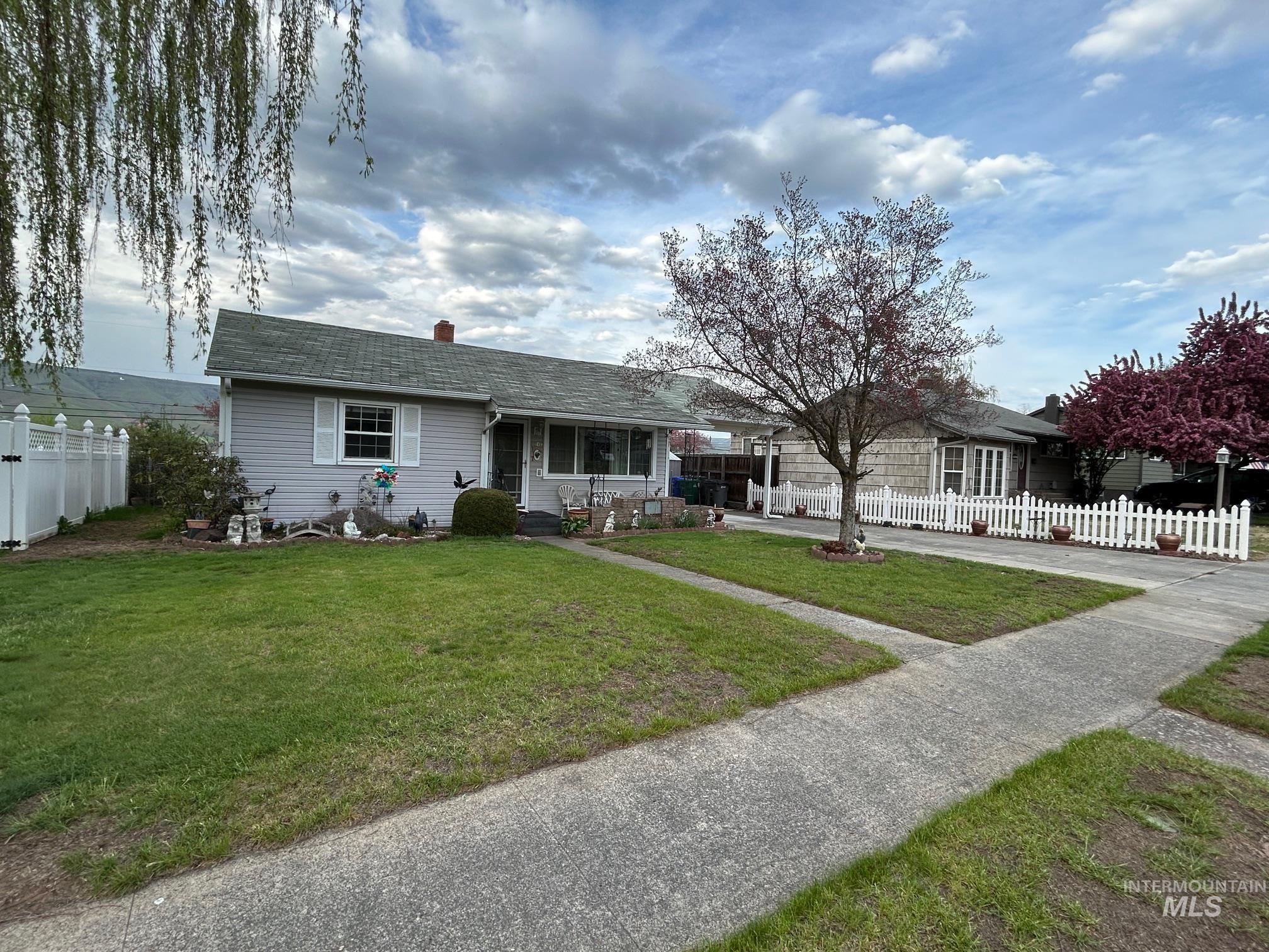 2709 9th Avenue Lewiston, ID 83501 - Photo 1 of 32