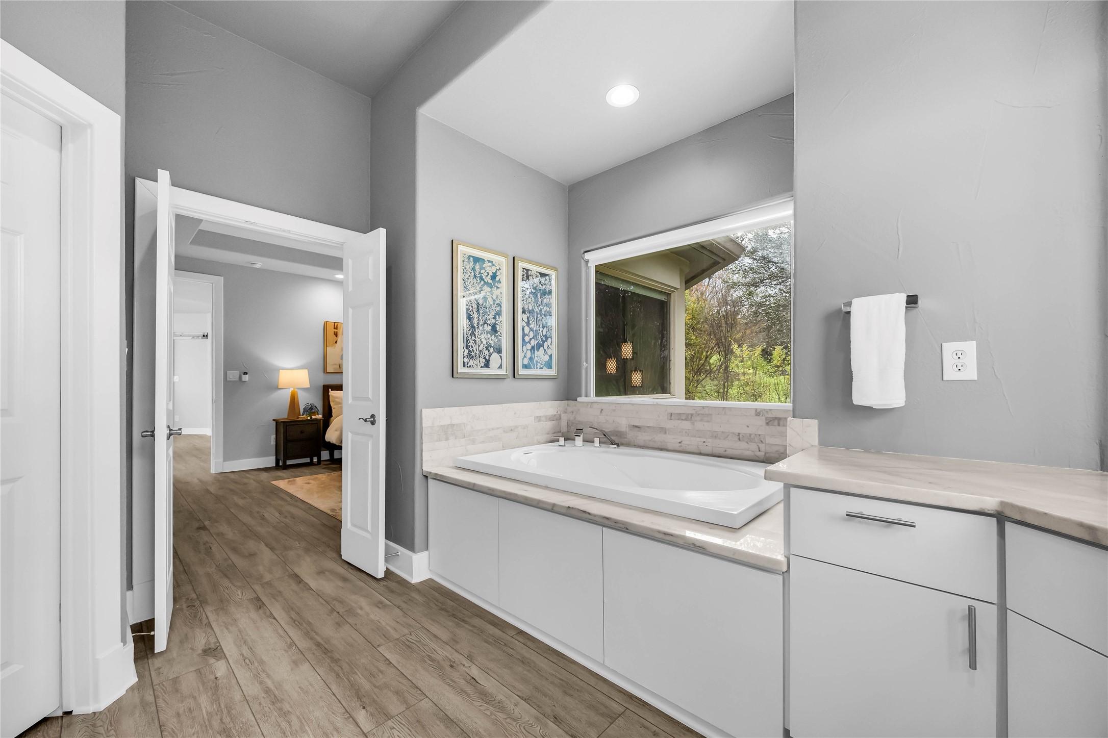 2800 Waymaker Way, Unit 36 Austin, TX 78746 - Photo 26 of 40 a en suite bathroom with a sink and a large mirror