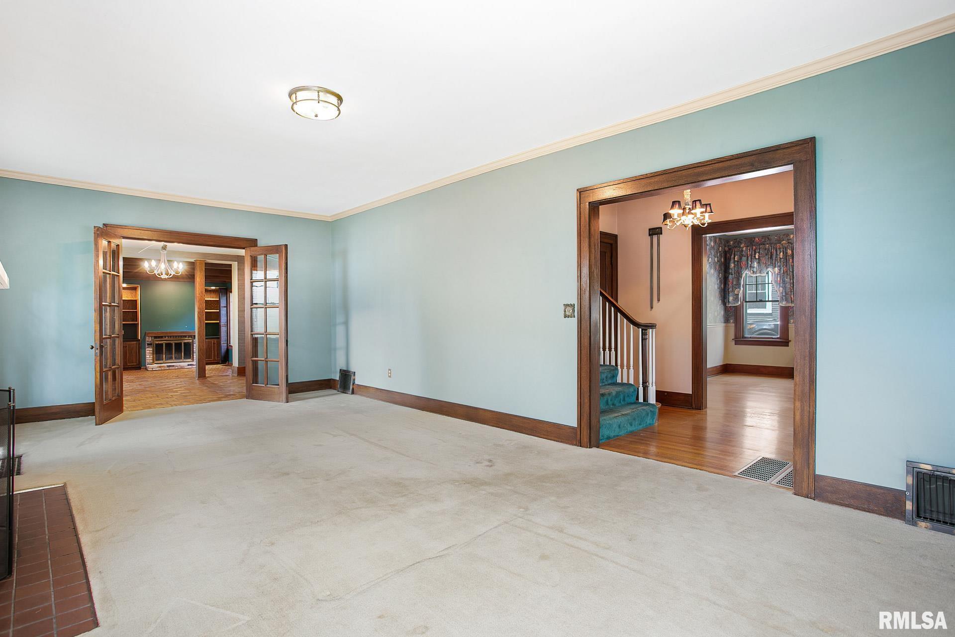 148 Forest Road Davenport, IA 52803 - Photo 10 of 44 Gallery Image 10