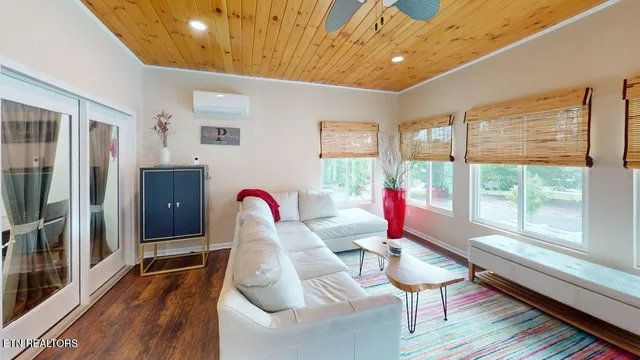 $949,000 | 125 Eladi Trail, Vonore, TN 37885