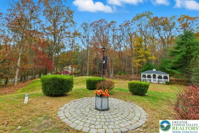 a park view with plants and trees