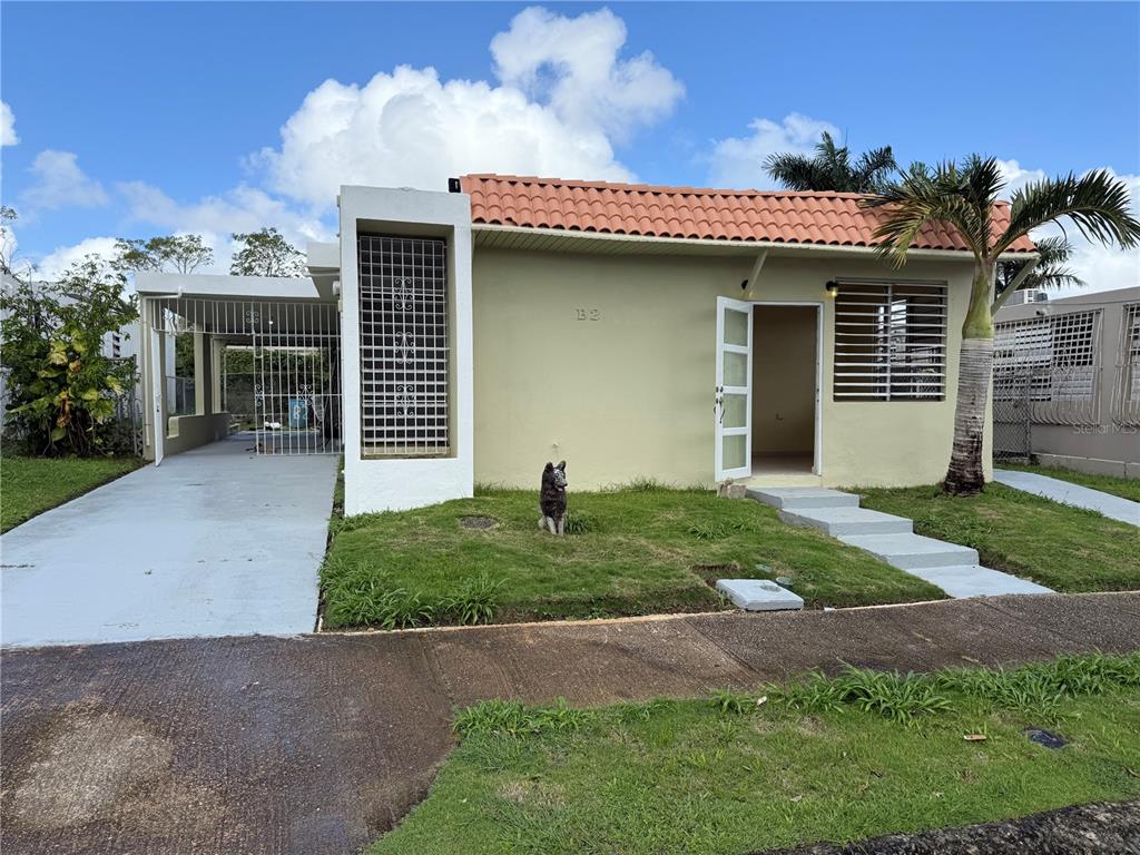 1 Urb Parque Ecuestre Road Carolina, PR 00987 - Photo 1 of 1 Fachada