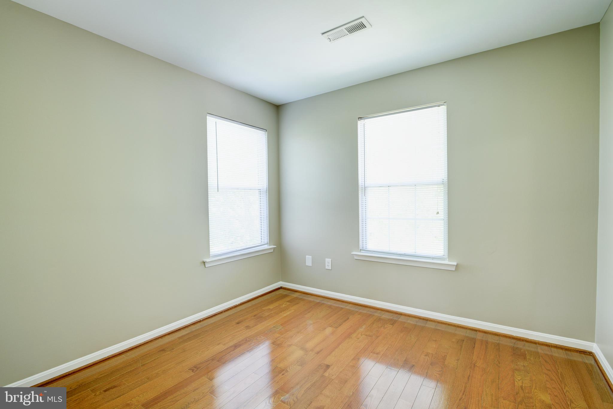 20202 Brookview Square Ashburn, VA 20147 - Photo 26 of 50