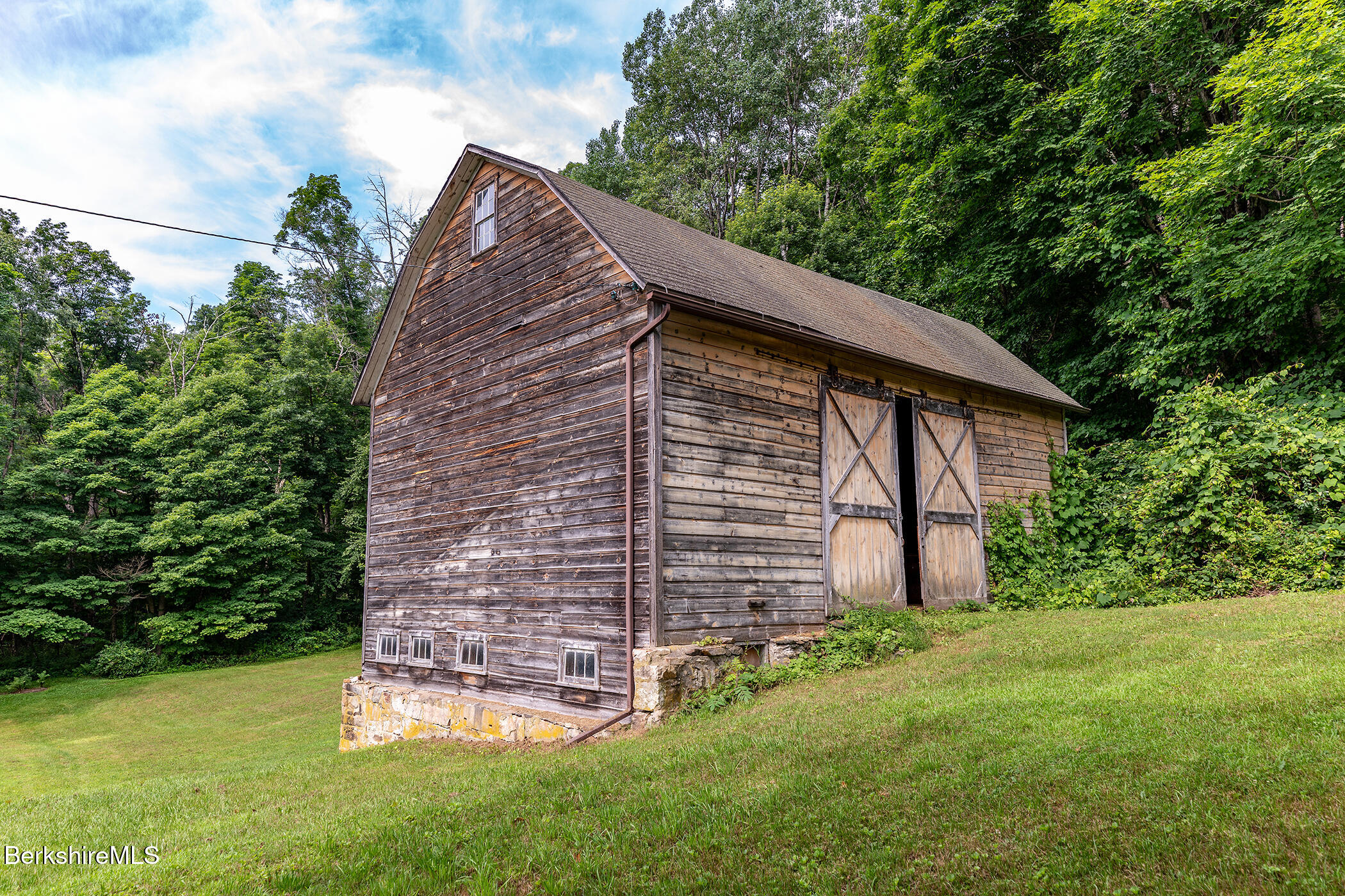 143 White Hollow Road Salisbury, CT 06039 - Photo 26 of 36 a backyard of a house with lots of green space