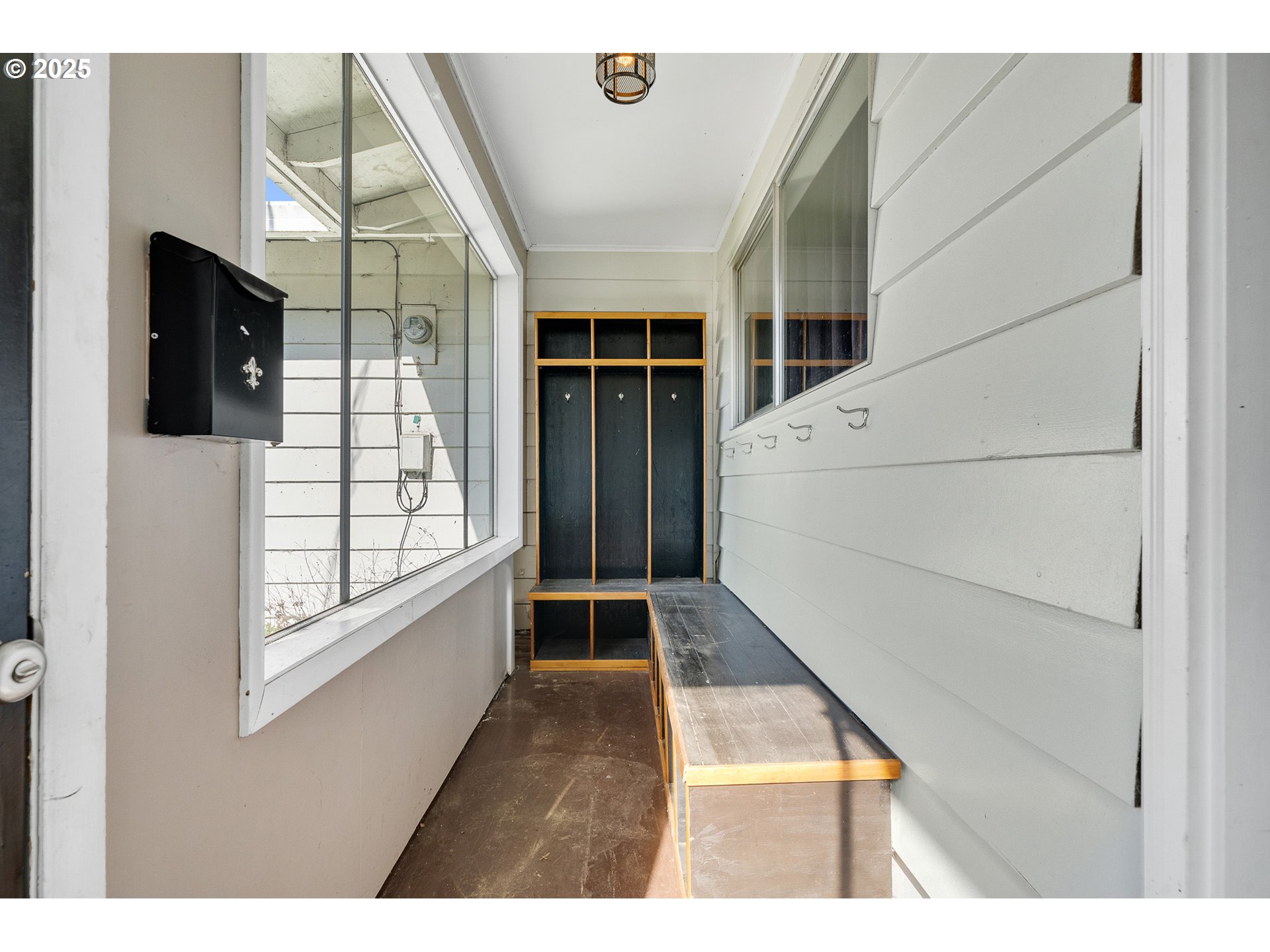 1806 8th Street Tillamook, OR 97141 - Photo 5 of 31 a view of an entryway