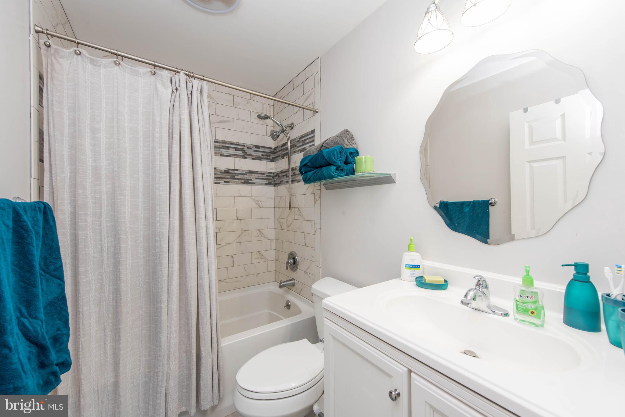 8425 Lockwood Road Pasadena, MD 21122 - Photo 26 of 34 Bathroom
