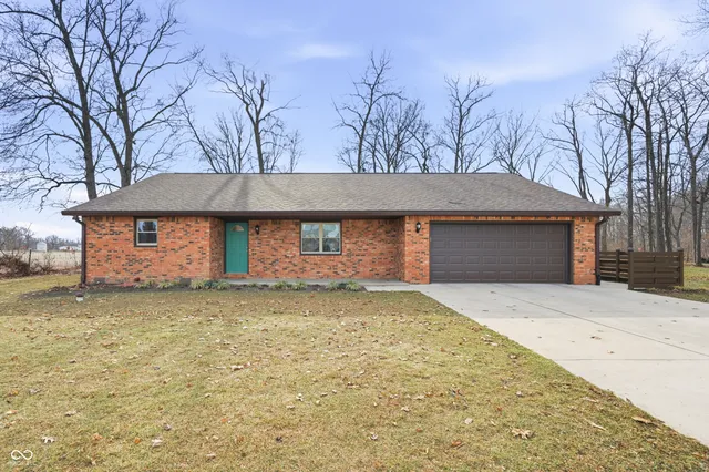 $319,900 | 124 East Michelle Lane, Pendleton, IN 46064