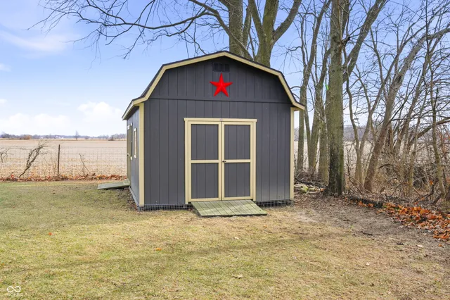 $319,900 | 124 East Michelle Lane, Pendleton, IN 46064