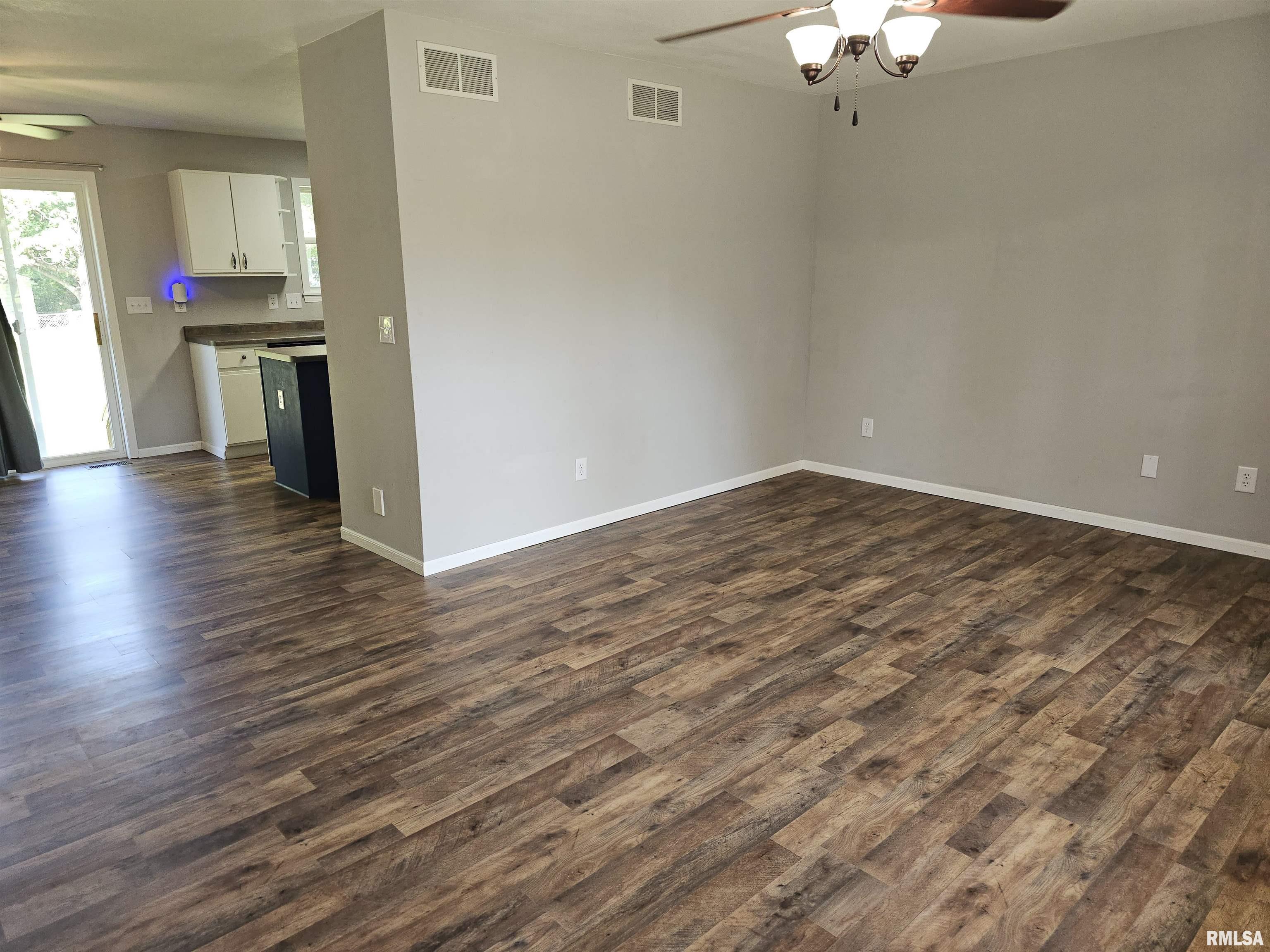 306 Ernest Street Washington, IL 61571 - Photo 2 of 26