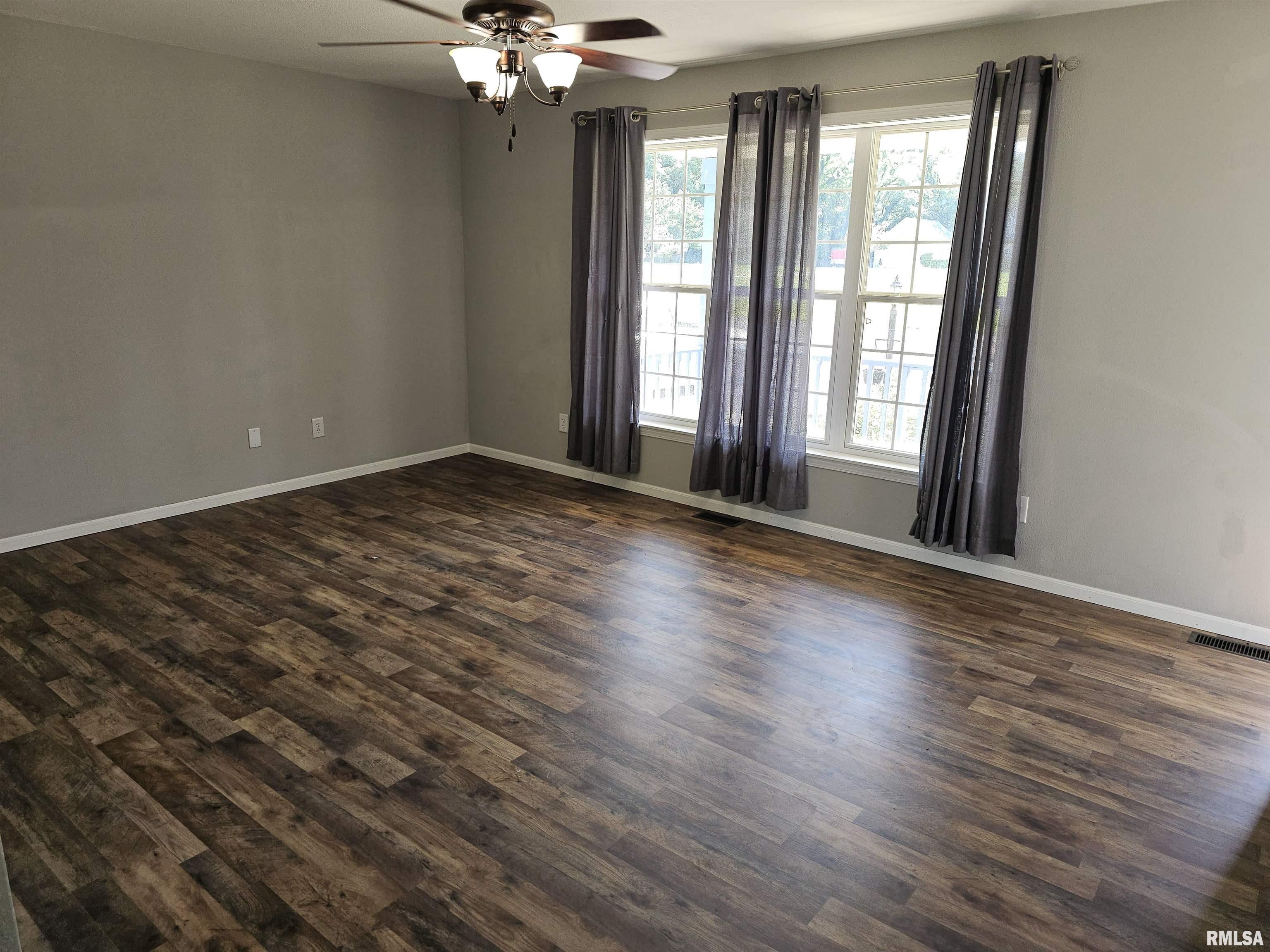 306 Ernest Street Washington, IL 61571 - Photo 3 of 26