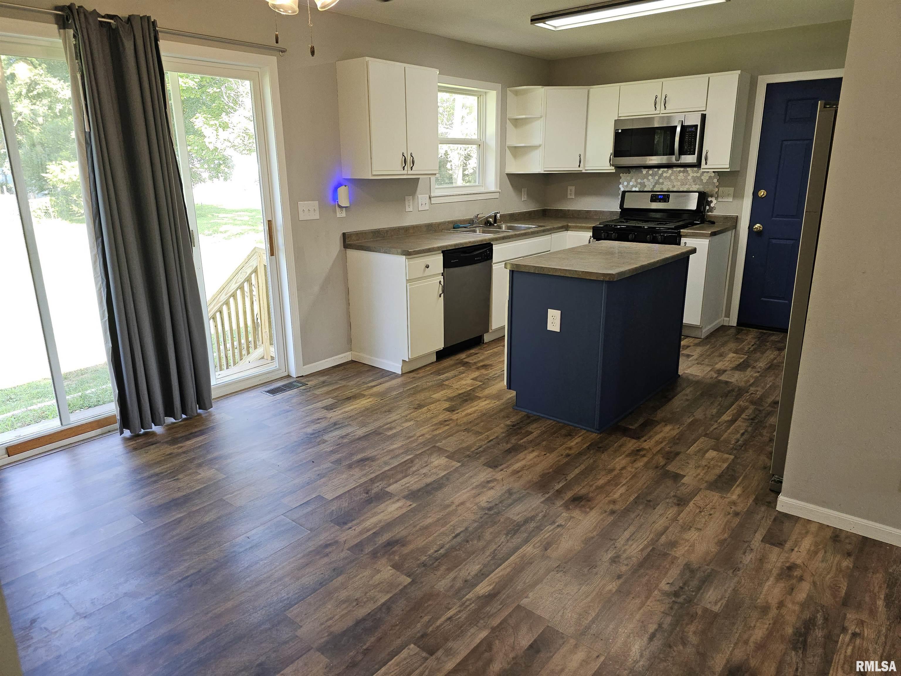 306 Ernest Street Washington, IL 61571 - Photo 4 of 26