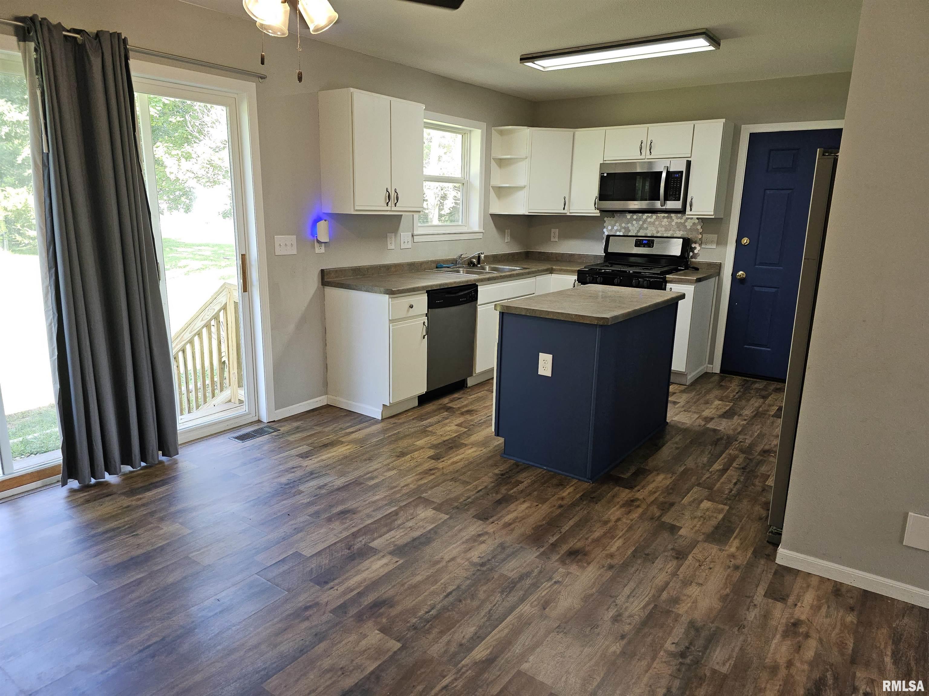 306 Ernest Street Washington, IL 61571 - Photo 5 of 26