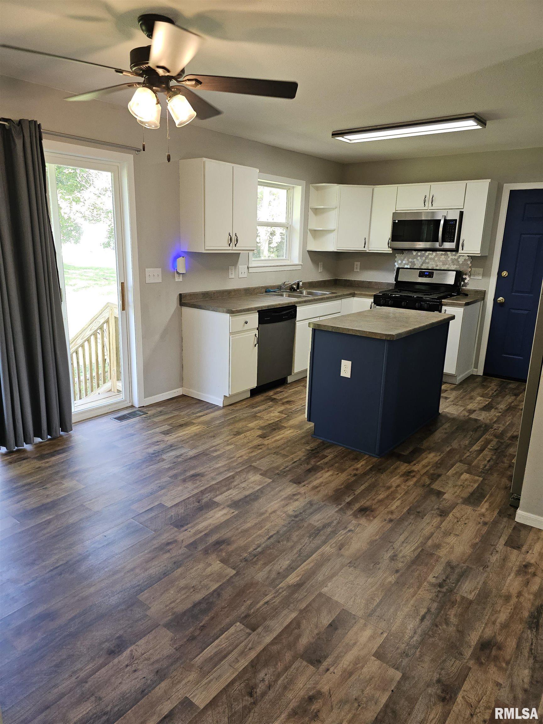 306 Ernest Street Washington, IL 61571 - Photo 7 of 26