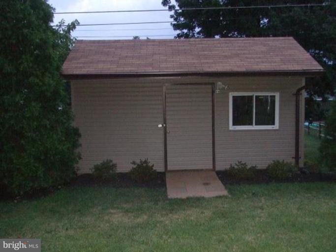 1818 Willann Road Rosedale, MD 21237 - Photo 6 of 25 a view of a backyard