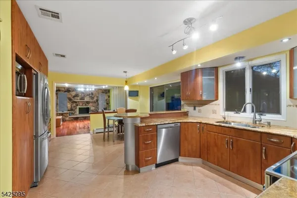 $1,180,000 | 5 Fowler Place, Montville, NJ 07045