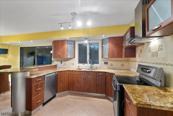 $1,180,000 | 5 Fowler Place, Montville, NJ 07045