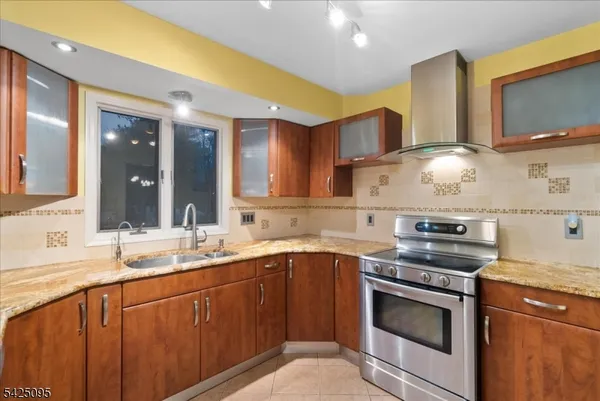 $1,180,000 | 5 Fowler Place, Montville, NJ 07045