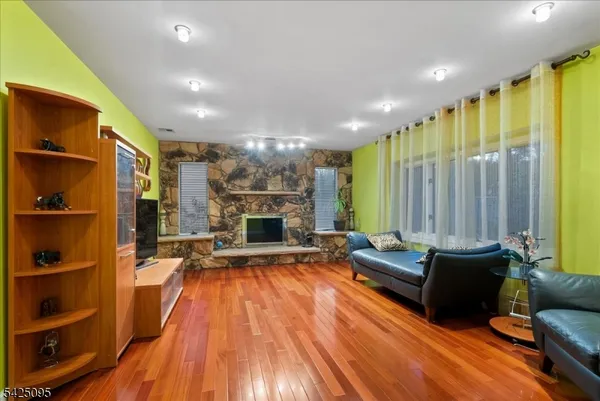 $1,180,000 | 5 Fowler Place, Montville, NJ 07045