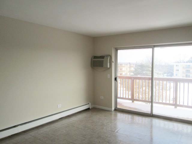 2218 South Goebbert Road, Unit 491 Arlington Heights, IL 60005 - Photo 2 of 16