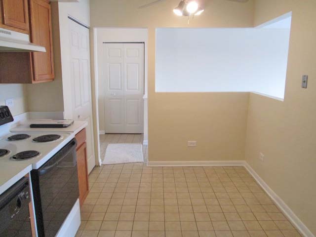 2218 South Goebbert Road, Unit 491 Arlington Heights, IL 60005 - Photo 7 of 16