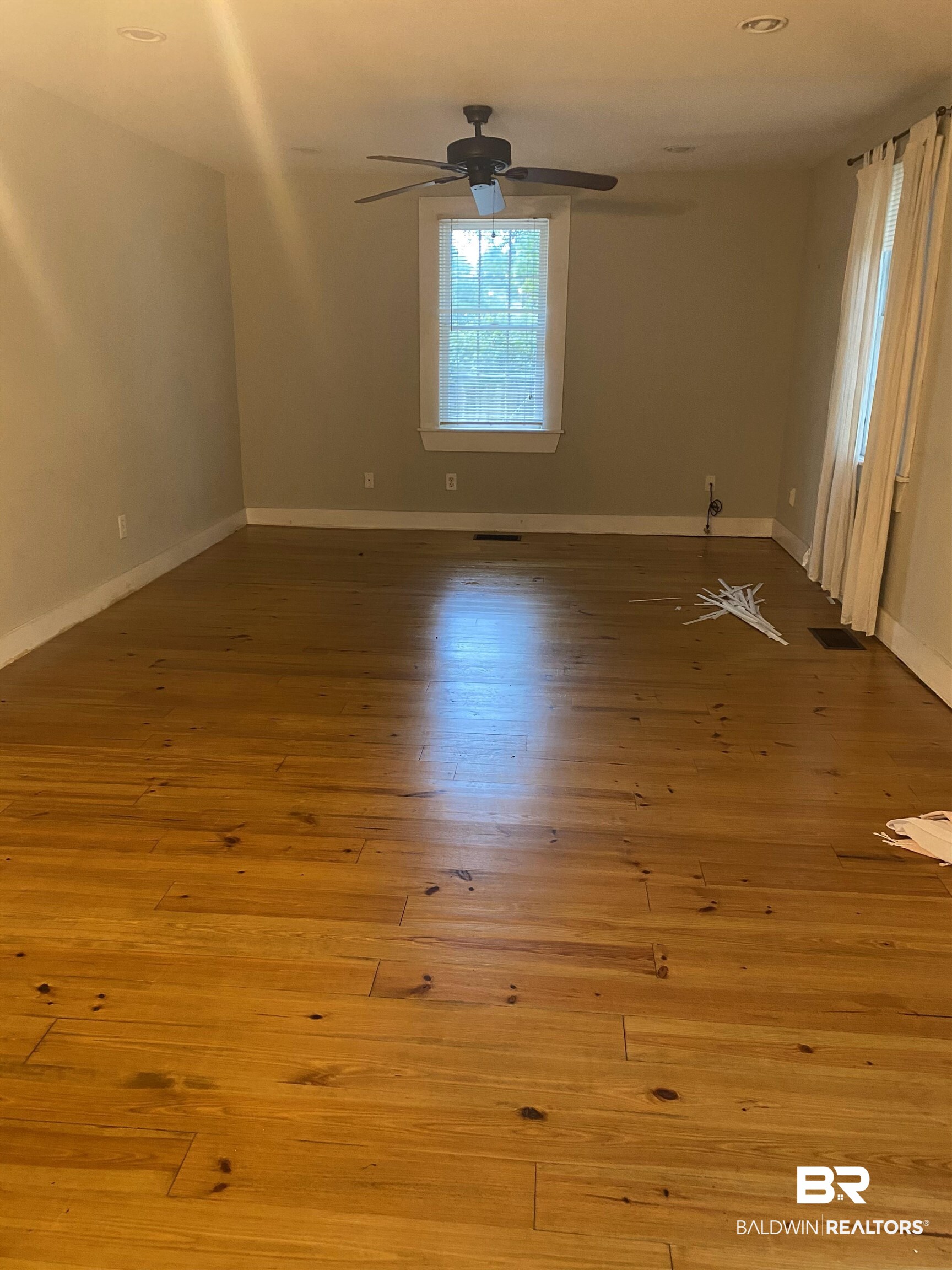 1224 Elmira Street Mobile, AL 36604 - Photo 2 of 6 Living Room