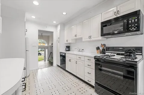 $749,999 | 279 North Kentucky Avenue, Massapequa, NY 11758