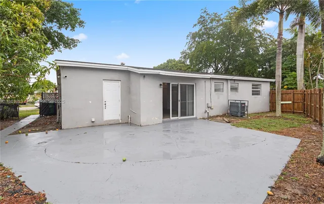 $430,000 | 421 Southwest 64th Terrace, Margate, FL 33068