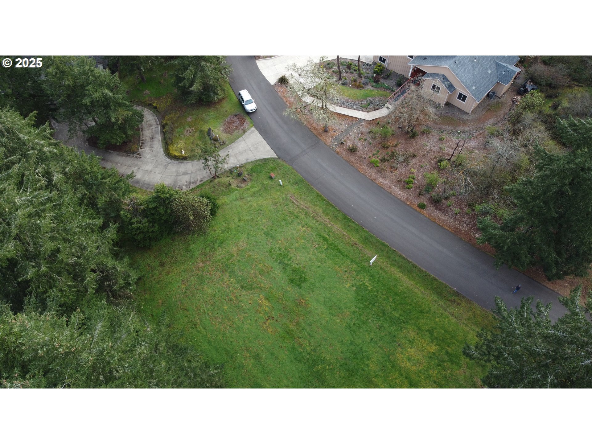 Crest Drive, Unit 9 Eugene, OR 97405 - Photo 3 of 16