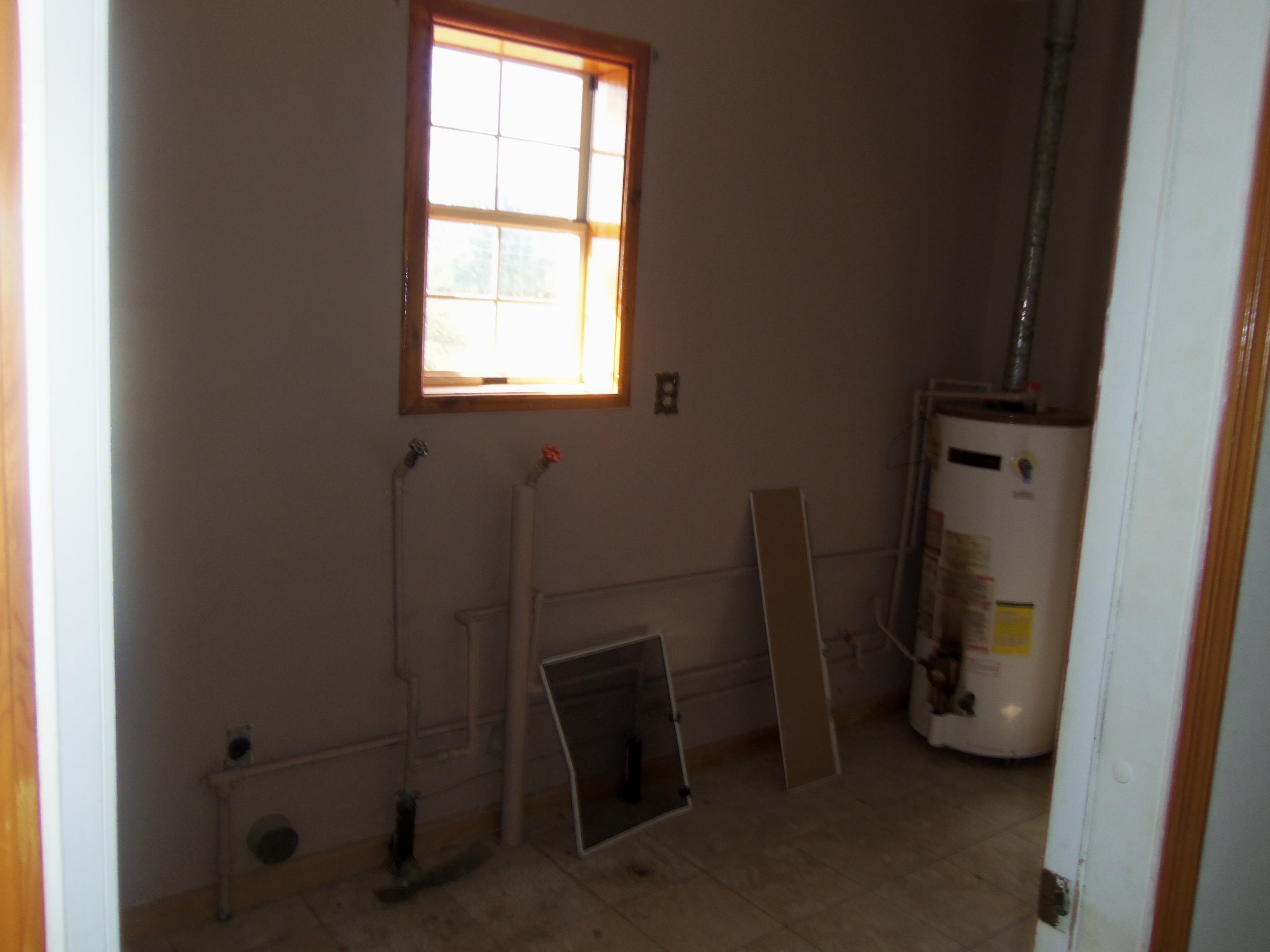 954 Leatherwood Road Oneida, TN 37841 - Photo 8 of 17 Property pic 052