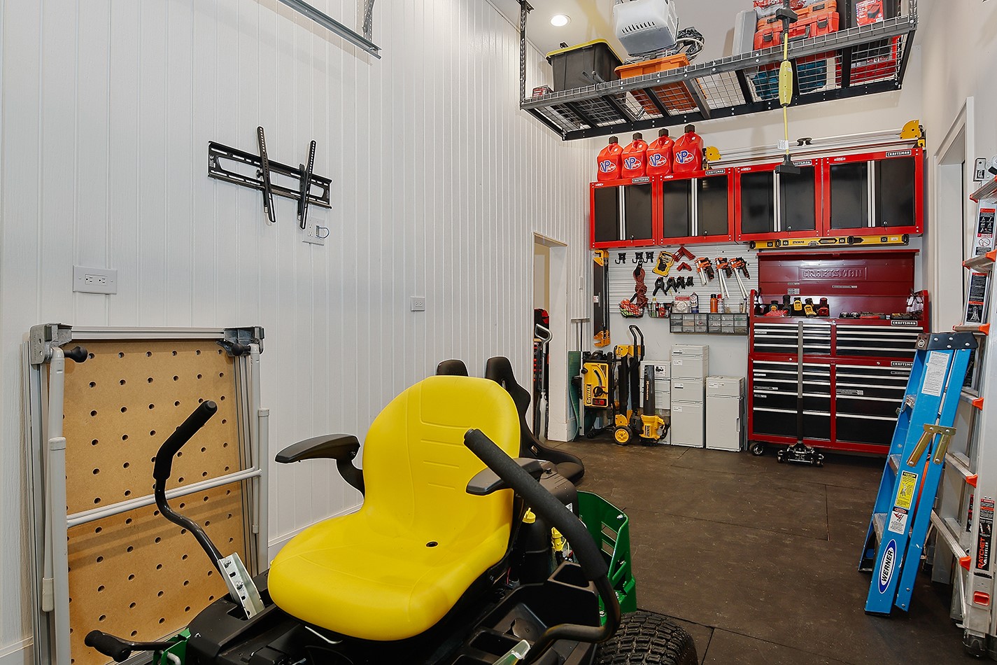 425 Copa Palm Loop Montgomery, TX 77316 - Photo 20 of 39 a view of a room with gym equipment