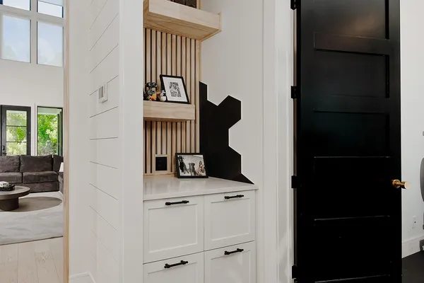 a view of entryway with livingroom