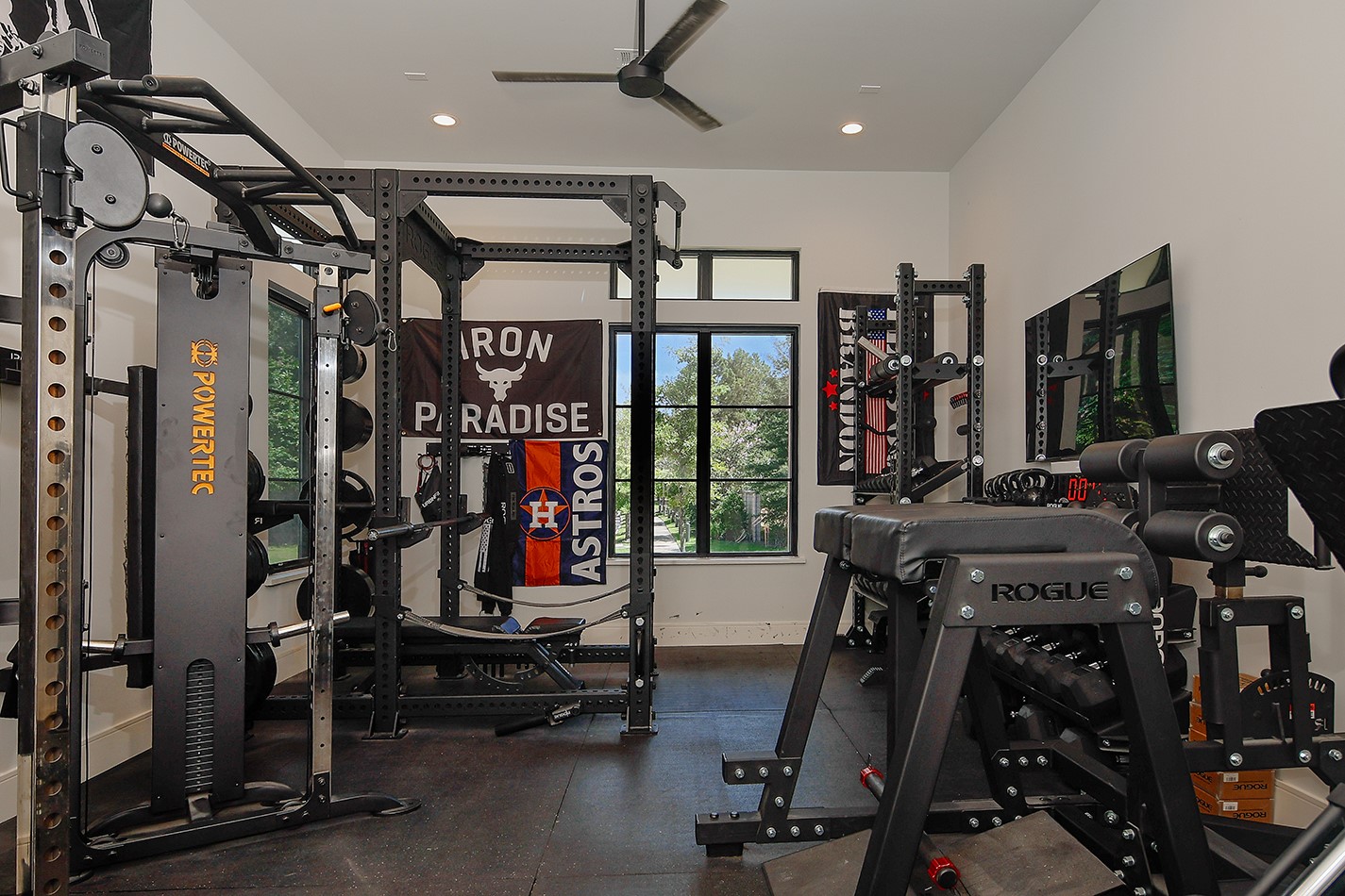 425 Copa Palm Loop Montgomery, TX 77316 - Photo 7 of 39 a view of a room with gym equipment