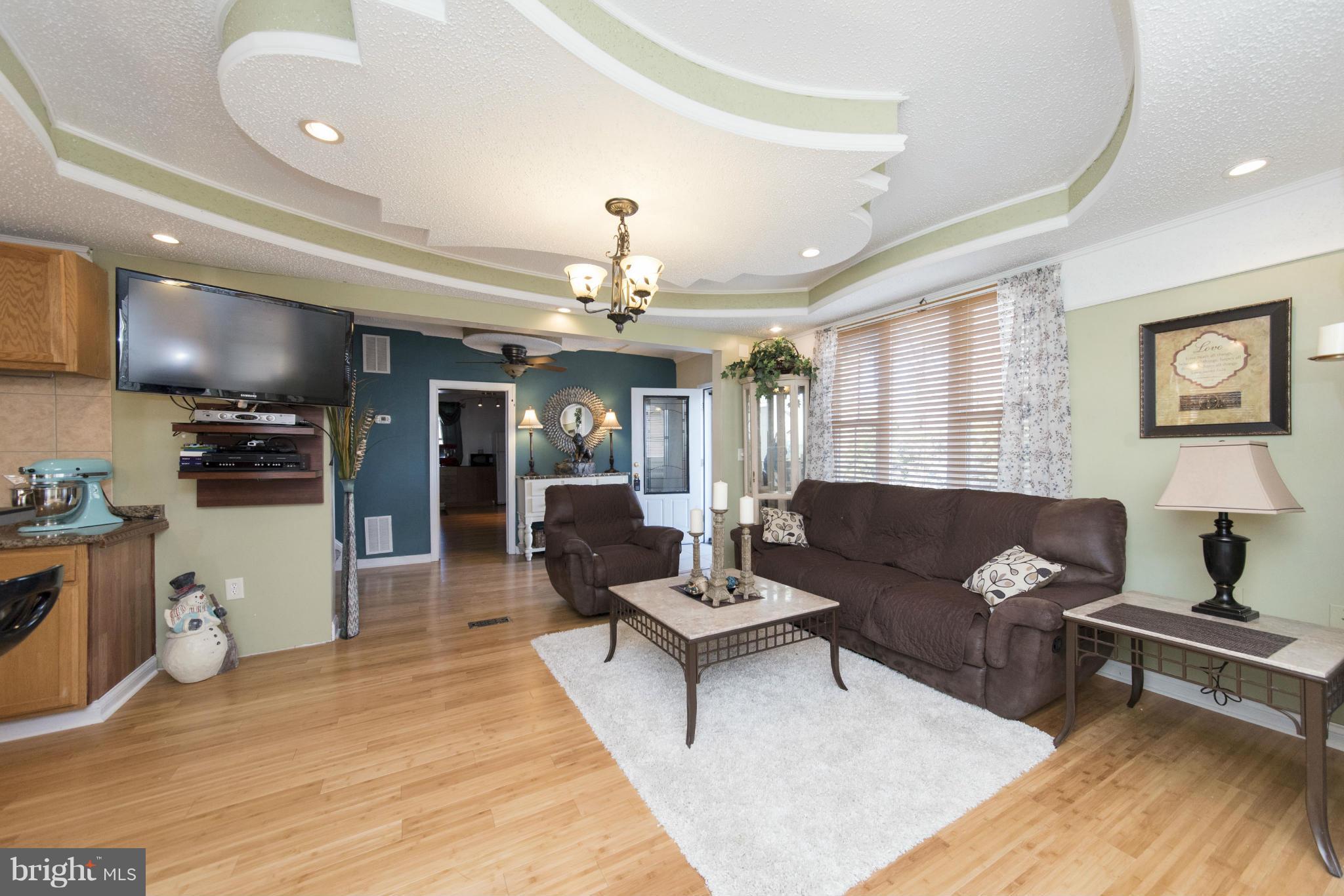 2620 Sparrows Point Road Baltimore, MD 21219 - Photo 3 of 30 Living Room