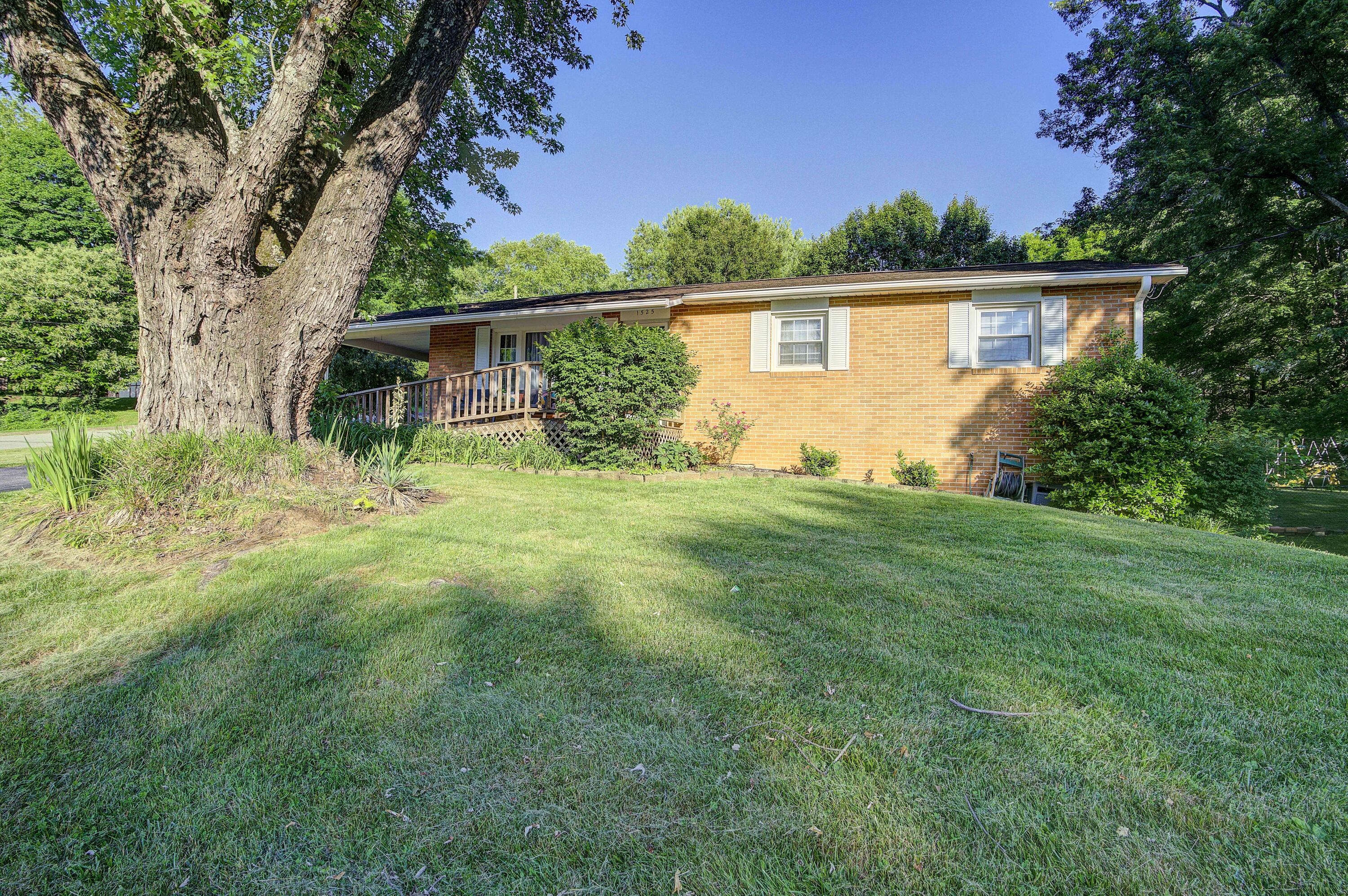 1525 Sun Valley Road Johnson City, TN 37604 - Photo 3 of 36 Sun-33