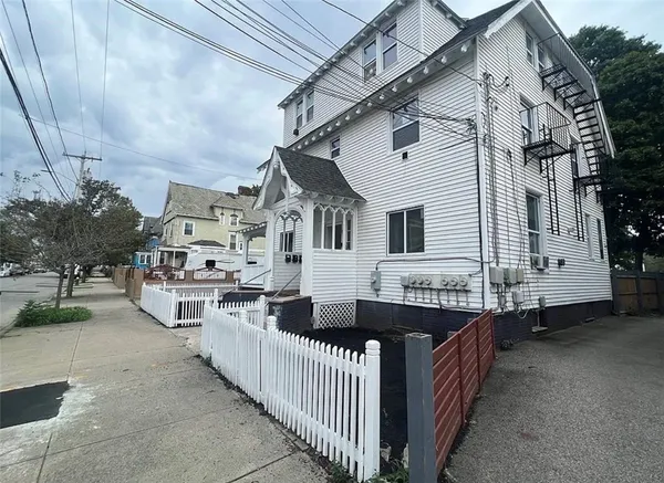 $1,250 | 25 Wesleyan Avenue, Unit 1R, Providence, RI 02907