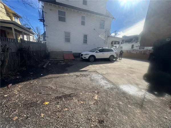 $1,250 | 25 Wesleyan Avenue, Unit 1R, Providence, RI 02907