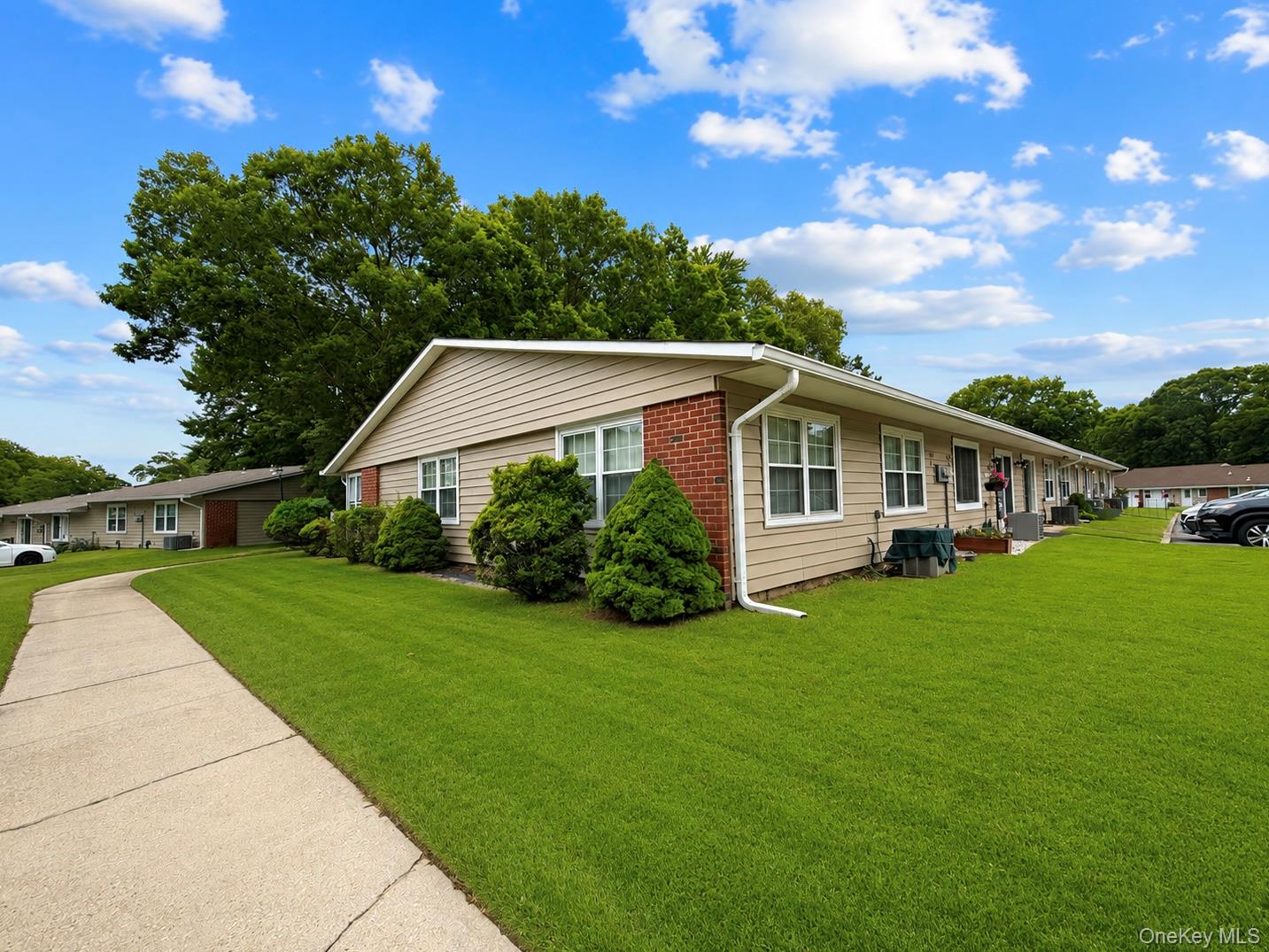 258 Newcastle Court, Unit F Ridge, NY 11961 - Photo 4 of 17