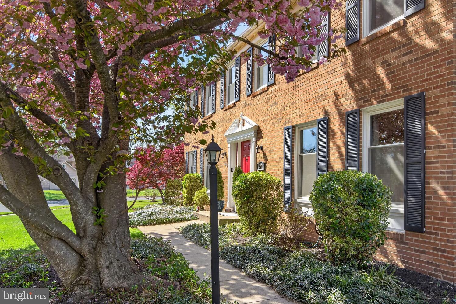 2208 Halter Lane Reston, VA 20191 - Photo 2 of 33