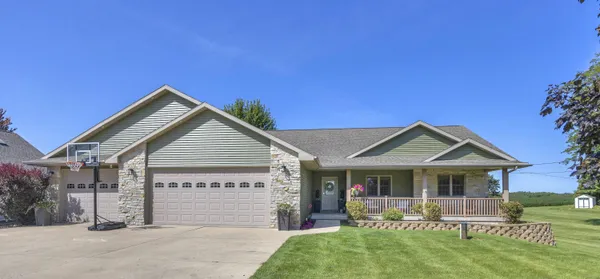 $569,900 | 217 North Grant Street, Rosendale, WI 54974