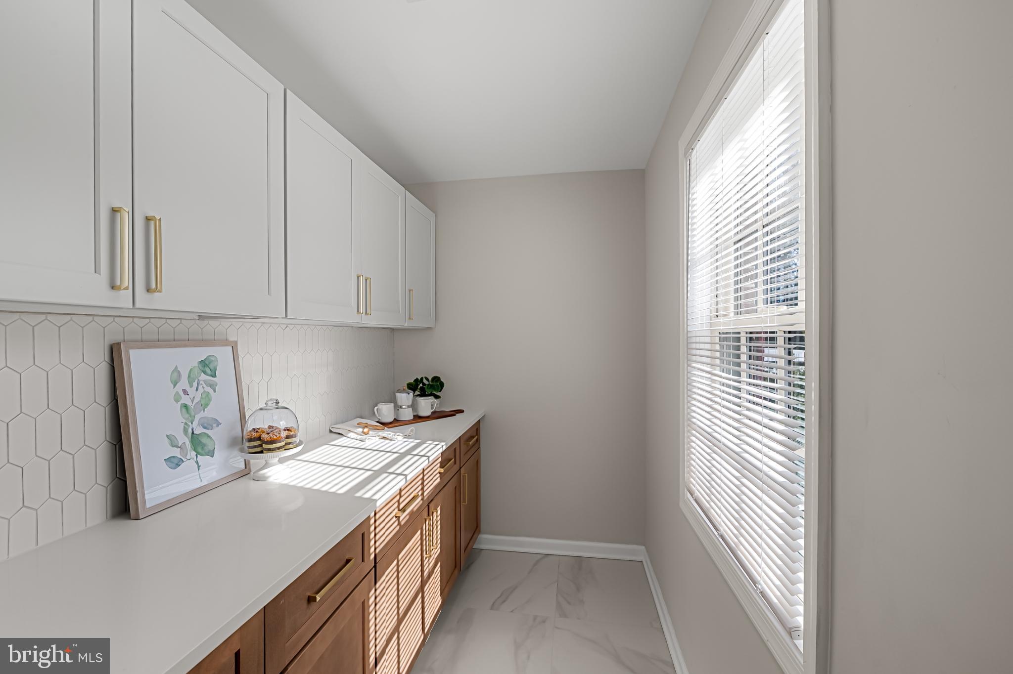 517 Worcester Road Towson, MD 21286 - Photo 16 of 44 Loads of kitchen cabinetry