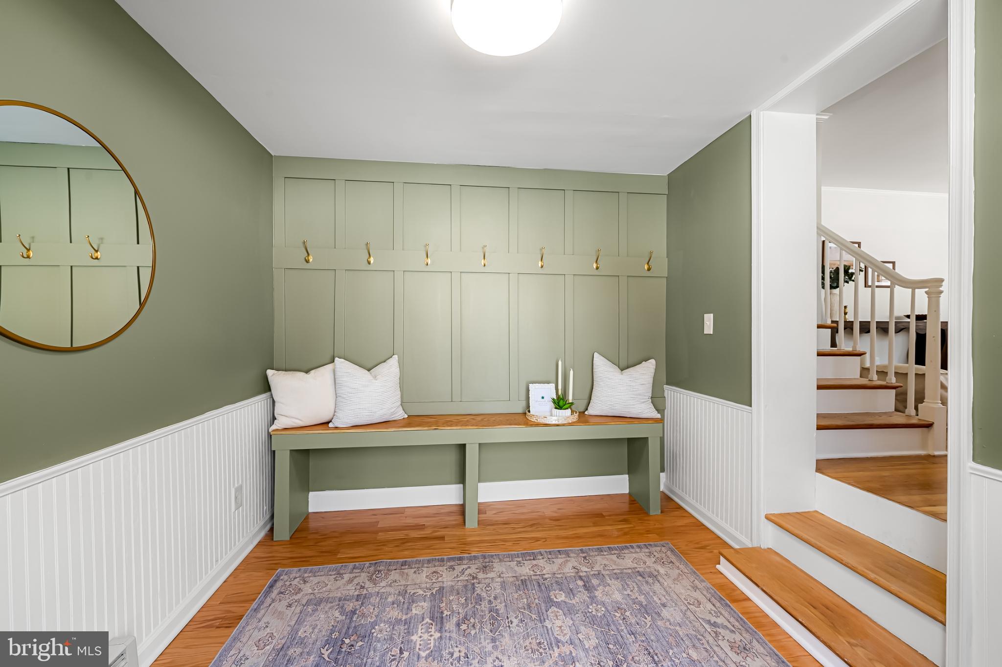 517 Worcester Road Towson, MD 21286 - Photo 2 of 44 Charming entryway with stylish accents.