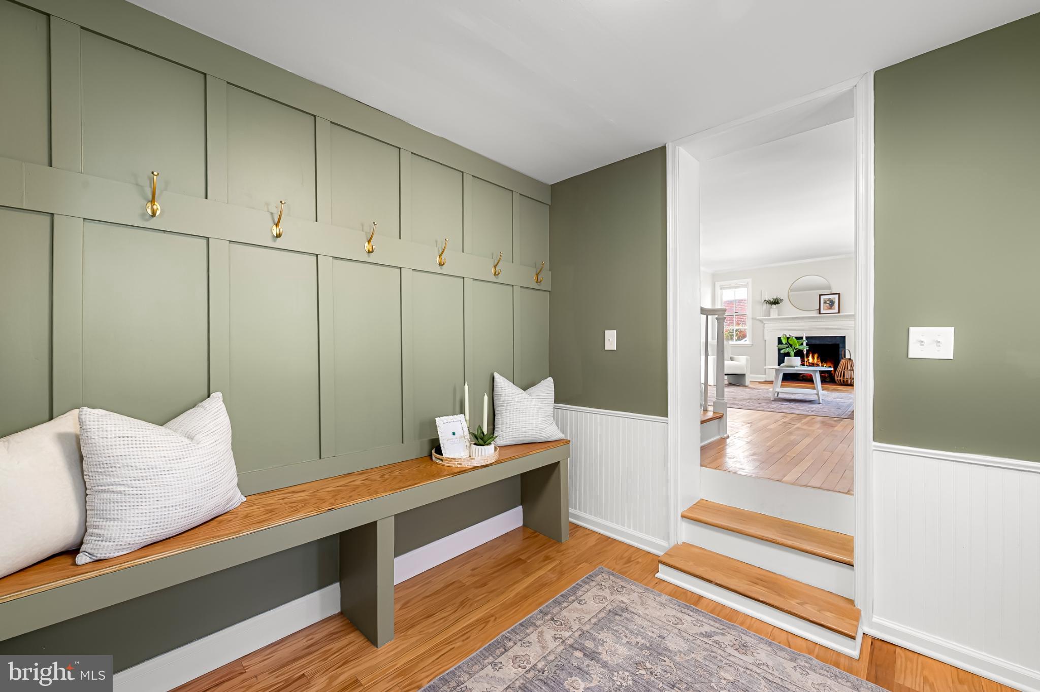 517 Worcester Road Towson, MD 21286 - Photo 3 of 44 Entryway