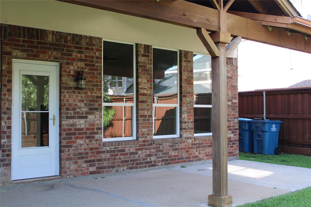 8905 Lakepointe Avenue Rowlett, TX 75088 - Photo 14 of 27 View of patio