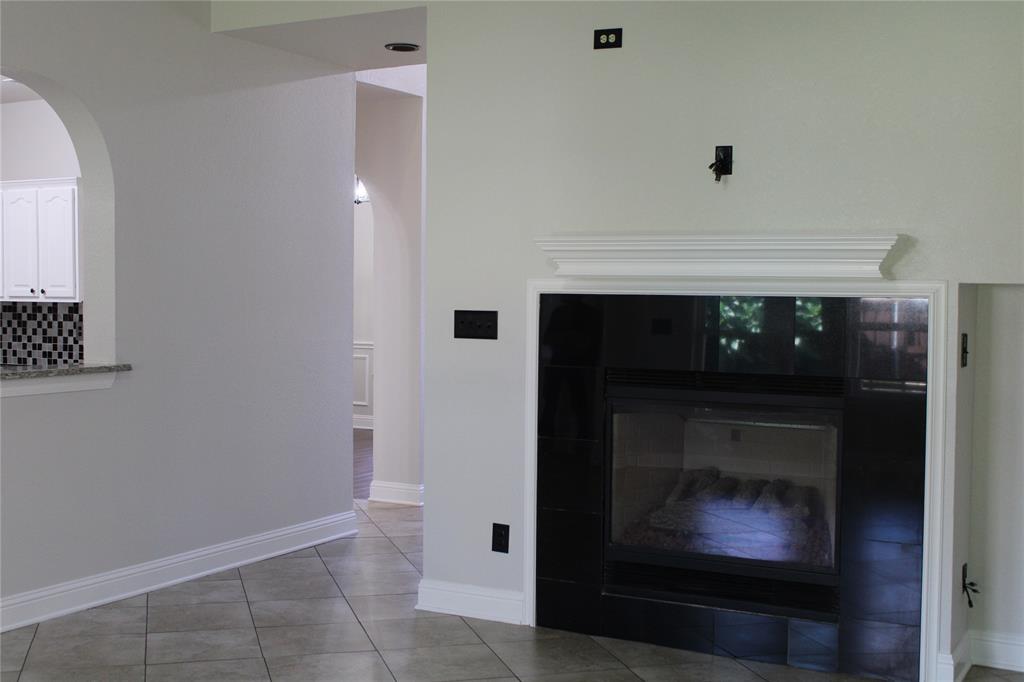 8905 Lakepointe Avenue Rowlett, TX 75088 - Photo 16 of 27 Detailed view of arched walkways and baseboards