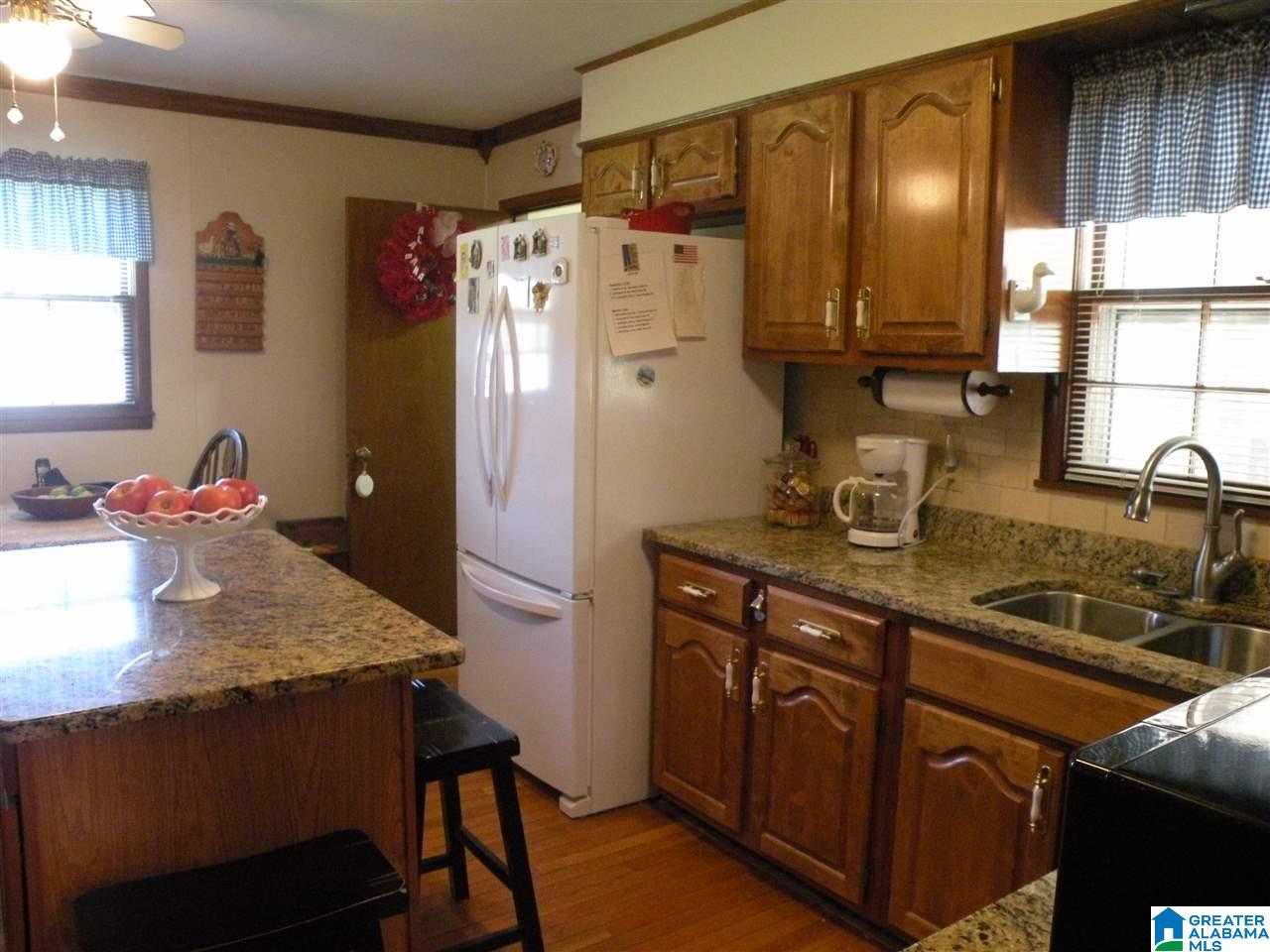 1100 Generose Street Sylacauga, AL 35151 - Photo 10 of 31