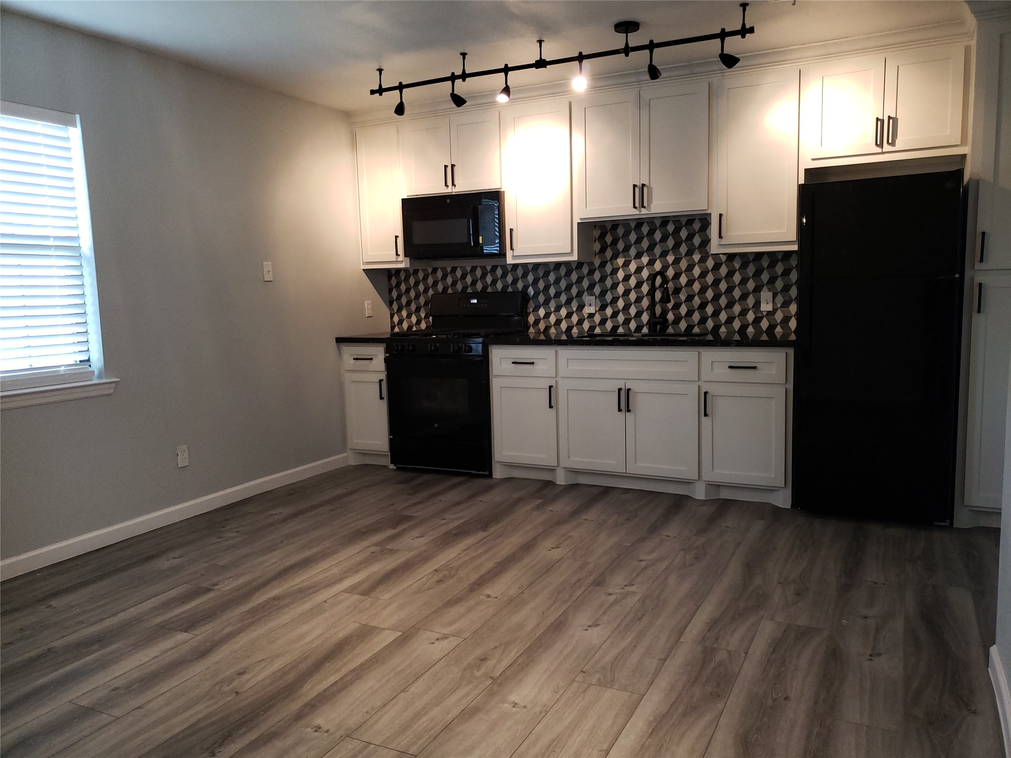 1503 Ryon Street, Unit B Houston, TX 77009 - Photo 2 of 11