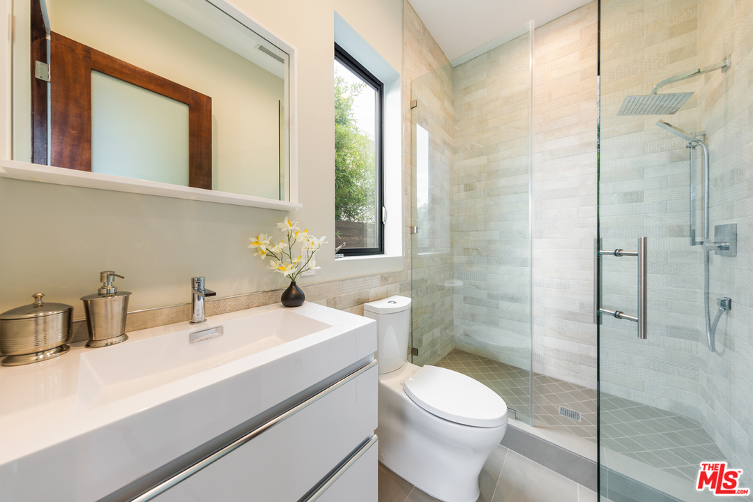 3036 Glendon Avenue Los Angeles, CA 90034 - Photo 25 of 54